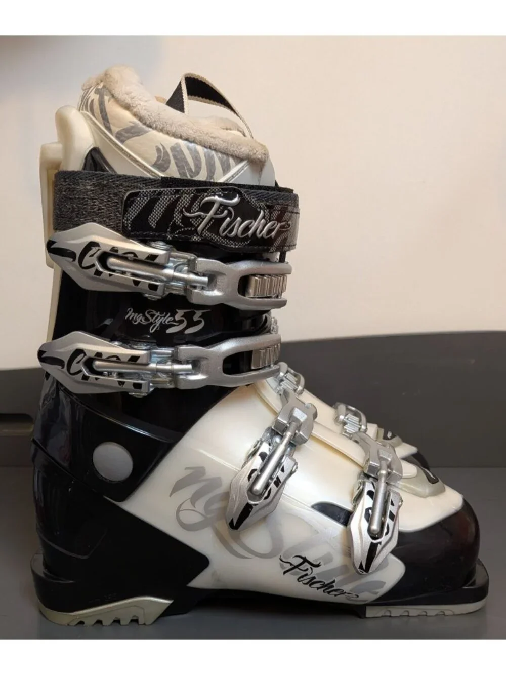 Fischer My Style SOMA Tec Ski Boots White Black/Pearl Women Size 25.5 US 8.5
